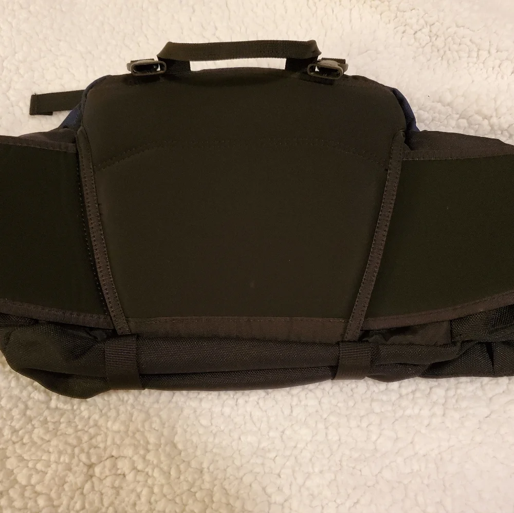 The North Face MT Biker zipper fanny pack,  in excellent condition.  Navy & gray - Picture 8 of 9